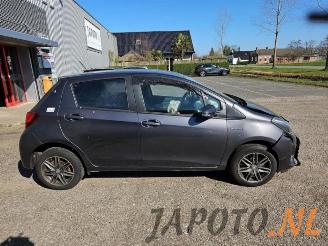 Toyota Yaris Yaris III (P13), Hatchback, 2010 / 2020 1.5 16V Hybrid picture 6