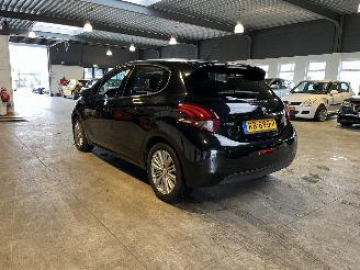 Peugeot 208 1.2 PureTech Allure NL NAP! picture 3