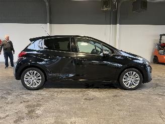 Peugeot 208 1.2 PureTech Allure NL NAP! picture 6
