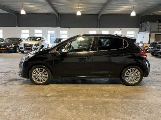 Peugeot 208 1.2 PureTech Allure NL NAP! picture 2