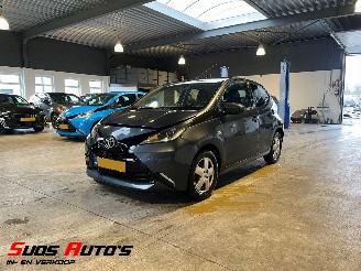 krockskadad bil auto Toyota Aygo 1.0 VVT-i x-play NAP! 2014/12