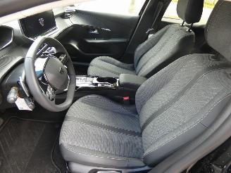 Peugeot 208 1.2 Hyb 110 Allure picture 10