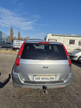 Ford Fusion Combi 1.6 16V (FYJA(Euro 5)) [74kW] picture 6