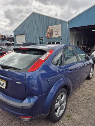 Ford Focus 2 Hatchback 1.8 16V Flexifuel (Q7DA) [92kW] 5-BAK picture 4