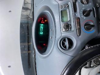 Toyota Yaris (P1) Hatchback 1.3 16V VVT-i (2NZFE) [63kW] 5-BAK picture 5