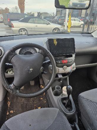 Peugeot 107 Hatchback 1.0 12V (384F(1KR)) [50kW] picture 7