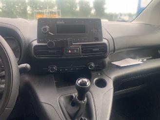 Toyota Proace ProAce City Van 1.5 D-4D 75 (DV5RE) [55kW] picture 11