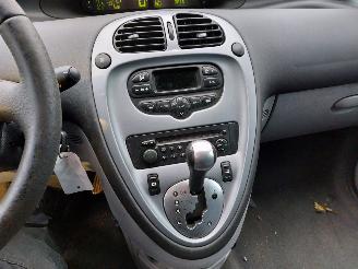 Citroën Xsara Xsara Picasso (CH) MPV 2.0 16V (EW10J4(RFN)) [100kW] picture 8