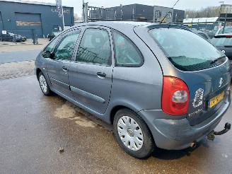 Citroën Xsara Xsara Picasso (CH) MPV 2.0 16V (EW10J4(RFN)) [100kW] picture 4