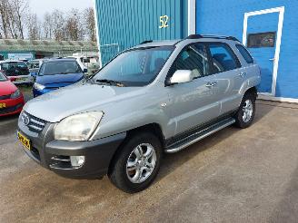 damaged passenger cars Kia Sportage Sportage (JE) Terreinwagen 2.0 CVVT 16V 4x2 2005/6