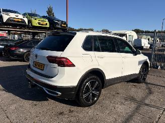 krockskadad bil auto Volkswagen Tiguan 1.4 TSI 110KW eHybrid Dsg Clima Navi Led R-Line 2021/6
