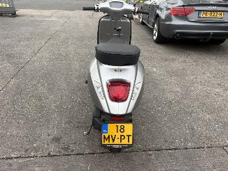 Piaggio Overig Vespa Elettrica 4KW picture 5