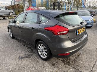 Voiture accidenté Ford Focus 1.0 92KW Clima Navi Camera Keyless Titanium 2016/4