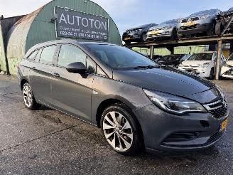 Vaurioauto  passenger cars Opel Astra 1.6 CDTI 81KW Clima Navi Led Xenon Business 2016/10