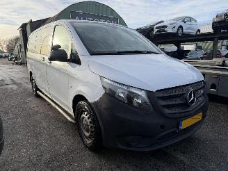 damaged passenger cars Mercedes Vito 116 CDI Autom. 120KW Tourer 9-Pers Clima Lang Pro 9-Pers NAP 2022/10