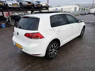 Vaurioauto  passenger cars Volkswagen Golf 1.4 TSI 103KW DSG Pano ACT Highline 2014/4