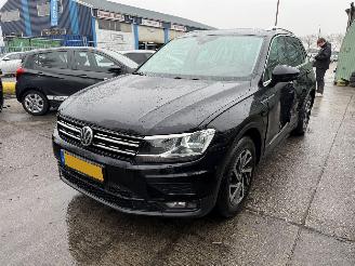 Schadeauto Volkswagen Tiguan 1.4 TSI 92KW Clima Navi Camera Vitrual Dash Business R 2017/9