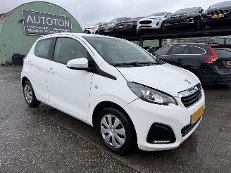 Vaurioauto  passenger cars Peugeot 108 1.0 e-VTI 53KW Airco Led 5-Drs Active NAP 2021/1