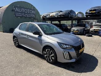 Vaurioauto  passenger cars Peugeot 208 1.2 55KW Active Navi Clima Led 5-Drs NAP 2024/8