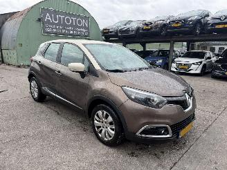 damaged passenger cars Renault Captur 0.9 TCE 66KW Navi Airco Led NAP 2014/4