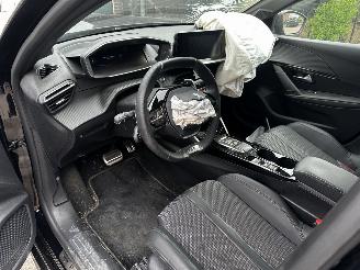 Peugeot 208 1.2  GT picture 9