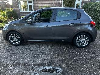 Peugeot 208 1.2 THP 110 signature picture 4