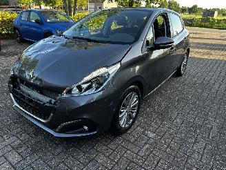 Peugeot 208 1.2 THP 110 signature picture 3