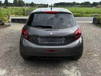 Peugeot 208 1.2 thp allure picture 3