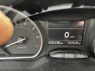 Peugeot 208 1.2 thp allure picture 17