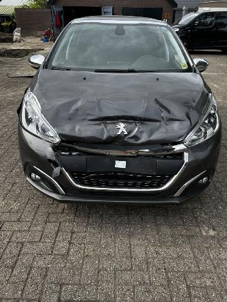 Peugeot 208 1.2 thp allure picture 6