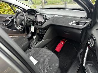 Peugeot 208 1.2 thp allure picture 14