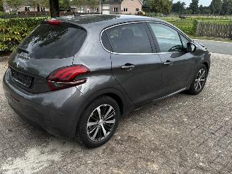 Peugeot 208 1.2 thp allure picture 4