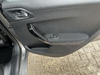 Peugeot 208 1.2 thp allure picture 13