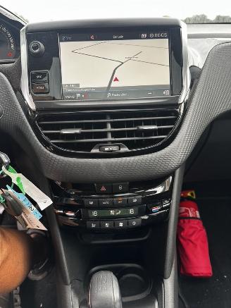 Peugeot 208 1.2 thp allure picture 18