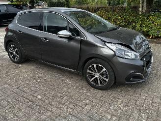 Peugeot 208 1.2 thp allure picture 5