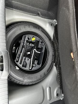 Peugeot 208 1.2 thp allure picture 11