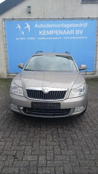 demontáž osobní automobily Skoda Octavia Octavia Combi (1Z5) Combi 5-drs 1.2 TSI (CBZB) [77kW]  (02-2010/04-201=
3) 2010