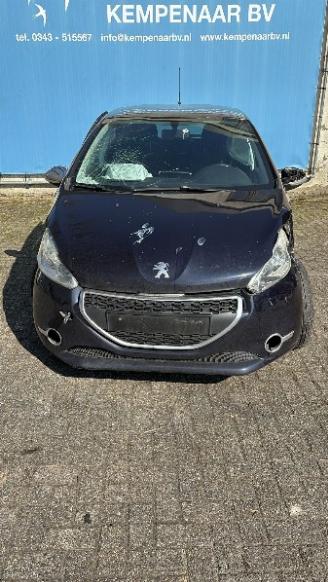 demontáž osobní automobily Peugeot 208 208 I (CA/CC/CK/CL) Hatchback 1.2 Vti 12V PureTech 82 (EB2F(HMZ)) [60k=
W]  (03-2012/12-2019) 2013