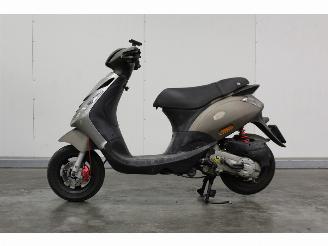 skadebil bromfiets Piaggio  Zip S SNOR 2015/3