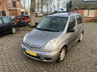 Auto incidentate Toyota Yaris-verso gereserveerd 2004/11