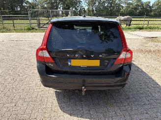 damaged passenger cars Volvo V-70 T4 AUTOMAAT 2011/6