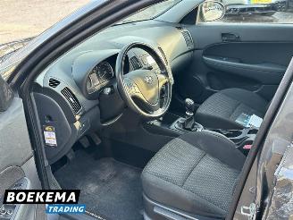Hyundai I-30 1.4i i-Motion Business Climate Stoelverw. picture 14