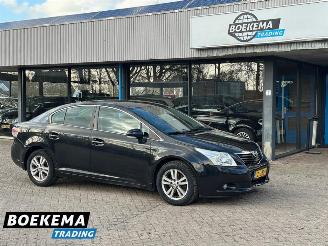 damaged passenger cars Toyota Avensis 2.0 VVTi Dynamic Automaat Navigatie Clima Cruise 2009/4