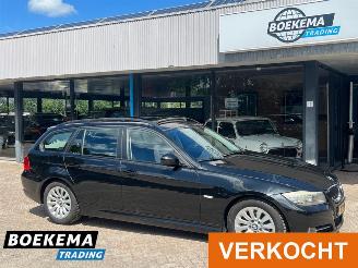 krockskadad bil auto BMW 3-serie 318i High Executive Panorama Stoelverw. Navigatie Climate PDC 2009/3