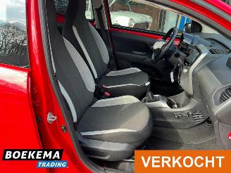 Toyota Aygo 1.0 VVT-i x-play Airco Camera Cruise Carplay picture 22