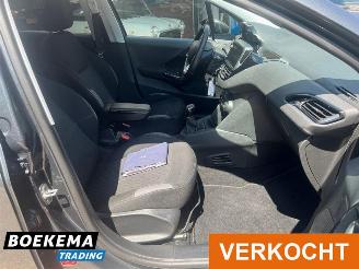 Peugeot 208 1.2 PureTech Allure Navigatie Airco Cruise PDC picture 19