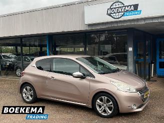 Coche accidentado Peugeot 208 1.6 VTi Allure Leder Navi Climate Cruise PDC 2013/4