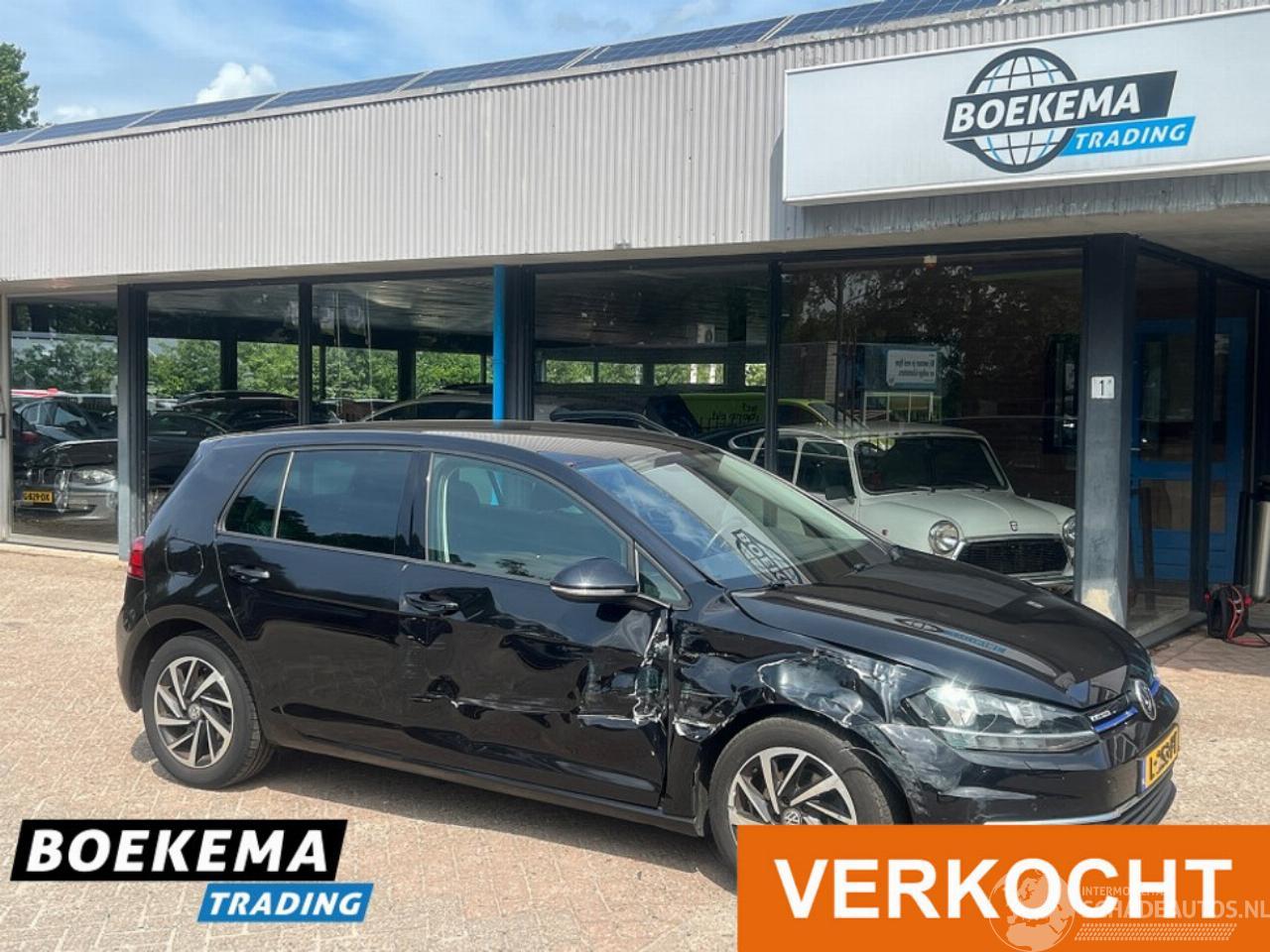 Volkswagen Golf 1.5 TSI Comfortline Automaat Navigatie Camera Stoelverw. Cruise