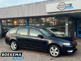 Damaged car Skoda Octavia Combi 1.6 TDI DSG Business Climate Navi Cruise PDC 2014/5