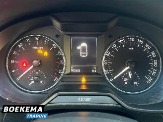 Skoda Octavia Combi 1.6 TDI DSG Business Climate Navi Cruise PDC picture 17